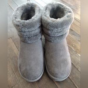 UGG mini fluff quilted boots size 9